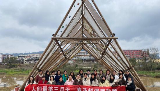人間最美三月天，春花爛漫展新顏 市數(shù)據(jù)集團(tuán)工會(huì)開展“3.8婦女節(jié)”主題DIY活動(dòng)